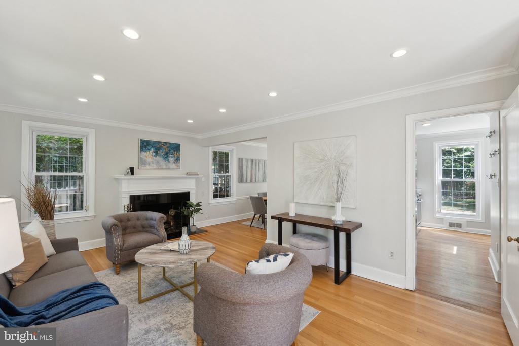 5008 Klingle St NW