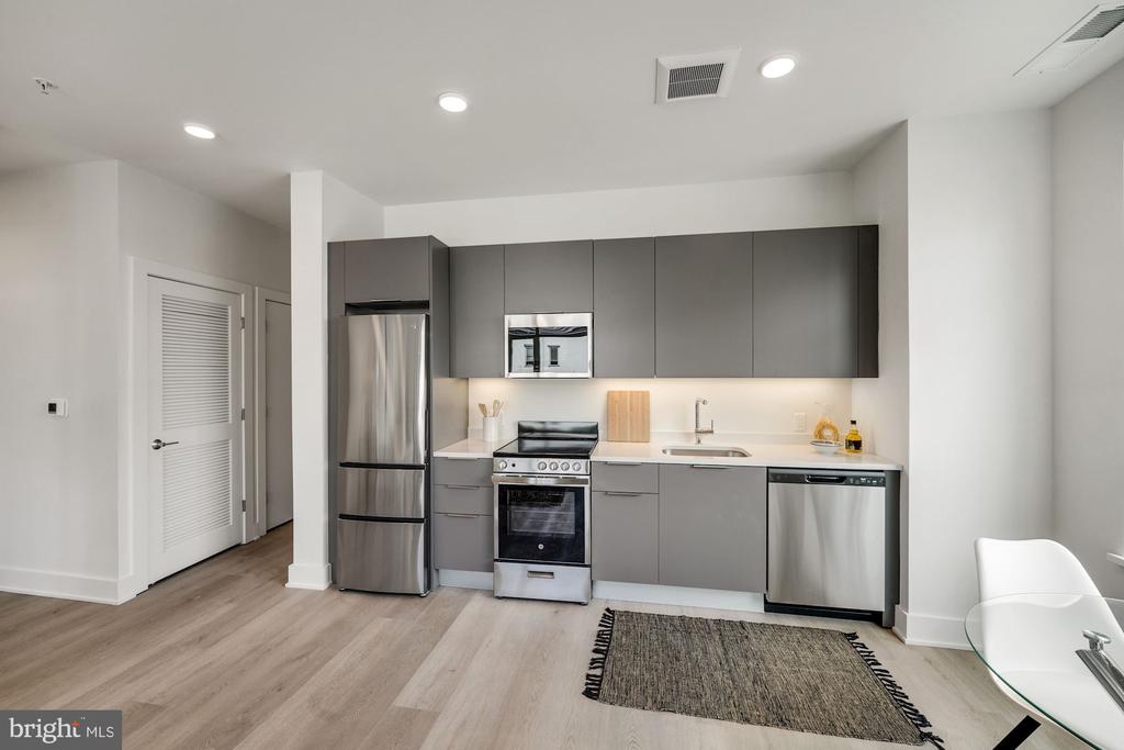 3831 GEORGIA AVE NW #201
