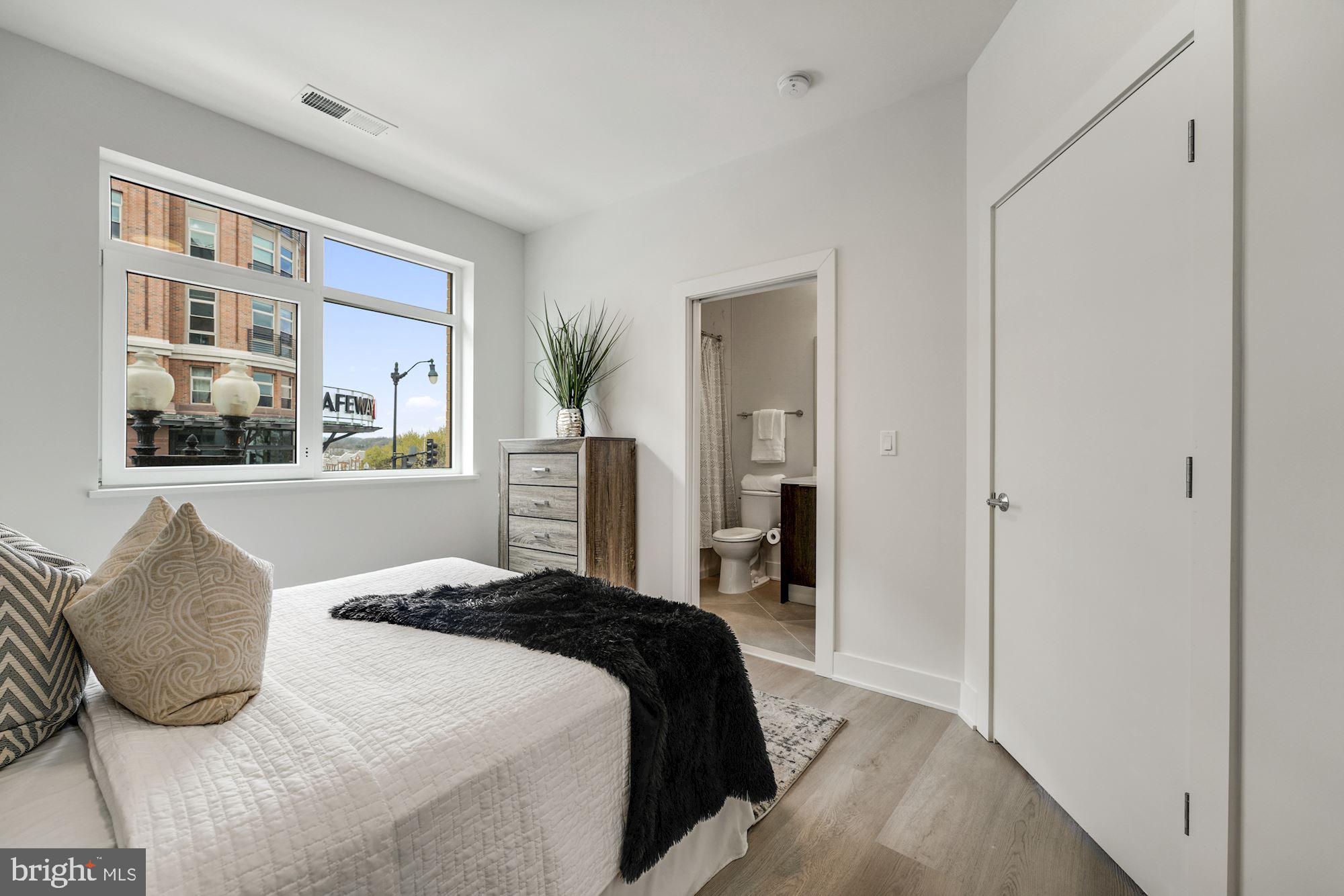 3831 GEORGIA AVE NW #201