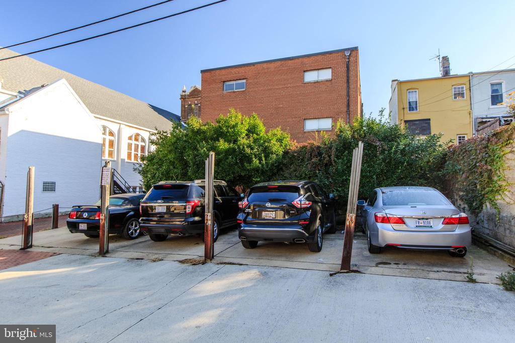 630 11TH STREET NE Unit: 203