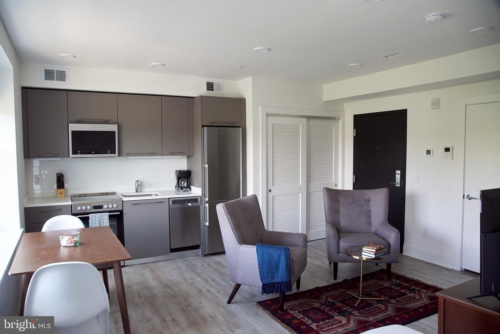 816 POTOMAC AVENUE SE Unit: 205
