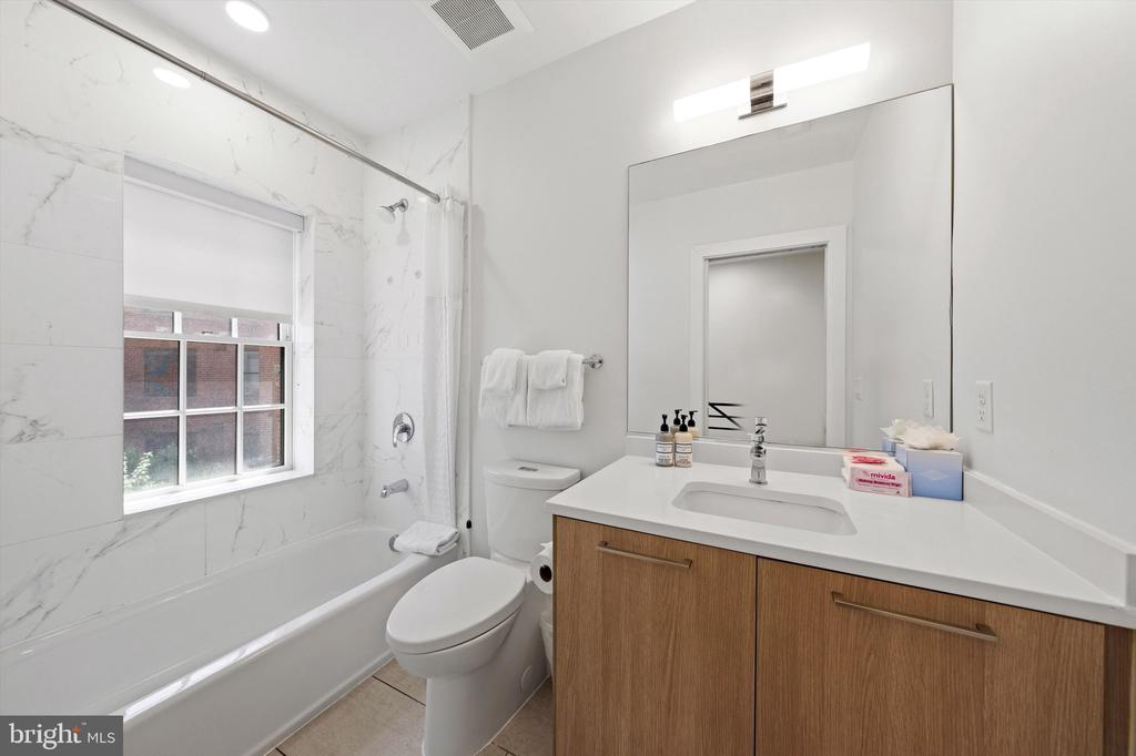 816 POTOMAC AVENUE SE Unit: TH
