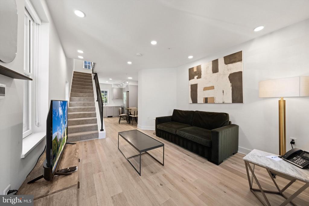 816 POTOMAC AVENUE SE Unit: TH