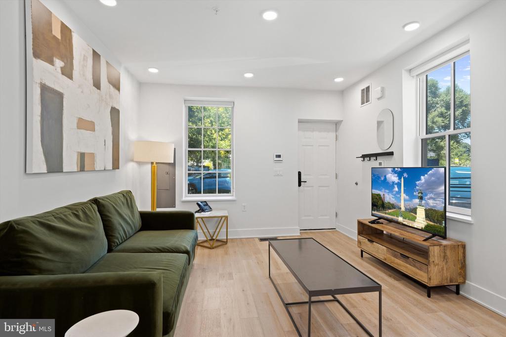 816 POTOMAC AVENUE SE Unit: TH