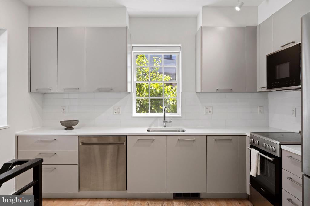 816 POTOMAC AVENUE SE Unit: TH