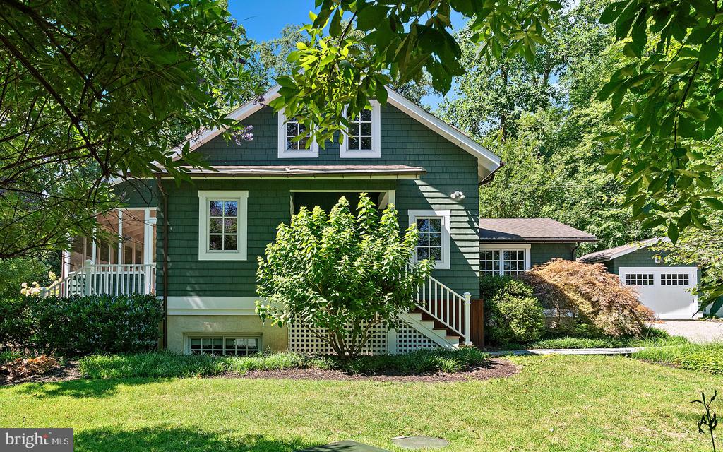 2915 Edgewater Dr