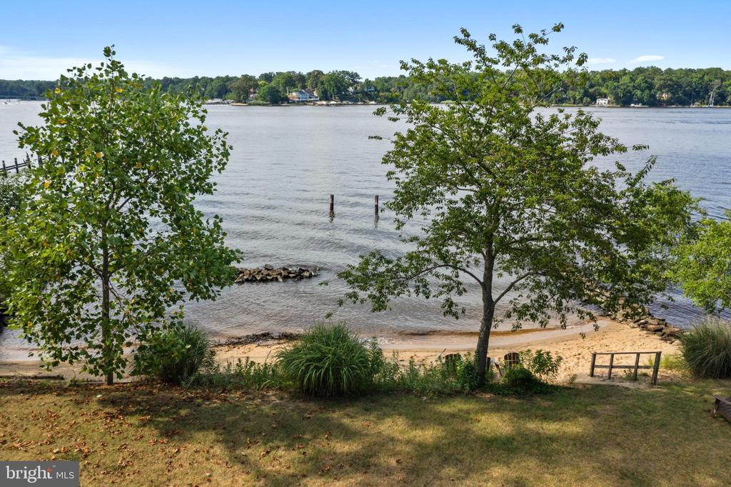2915 Edgewater Dr