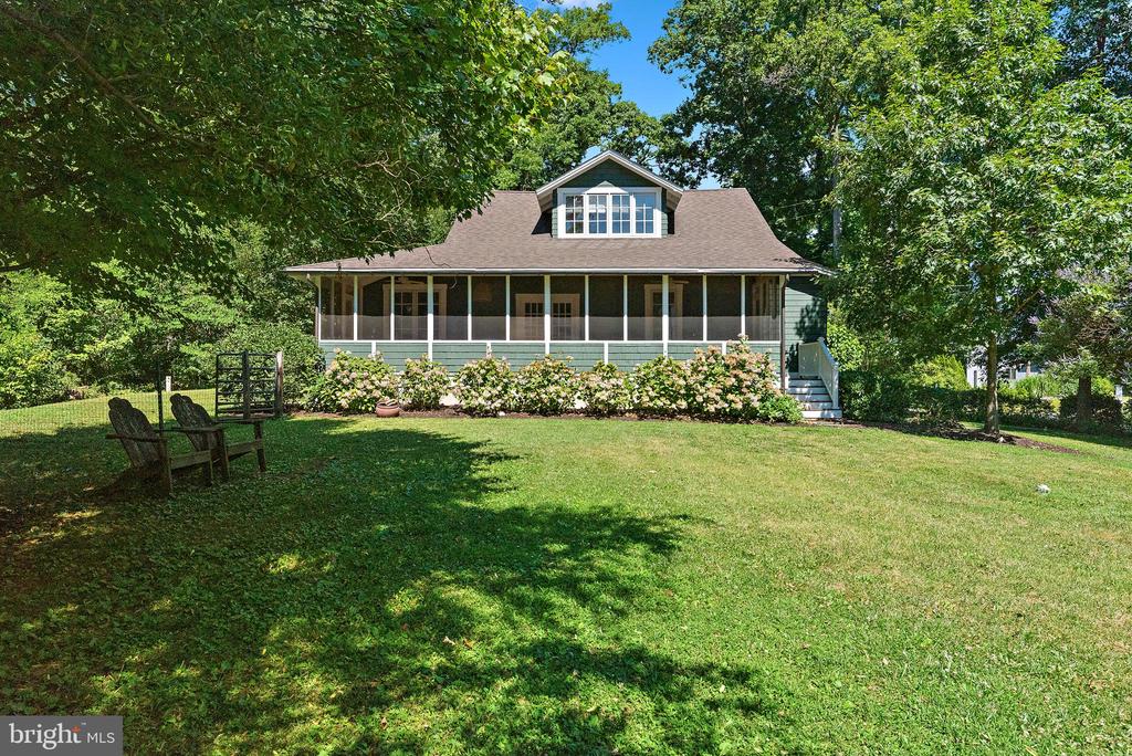 2915 Edgewater Dr