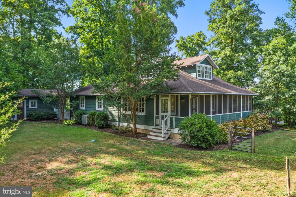 2915 Edgewater Dr
