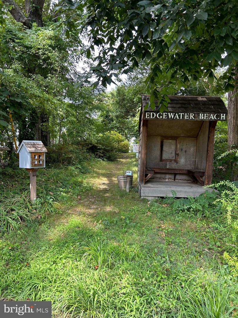 2915 Edgewater Dr