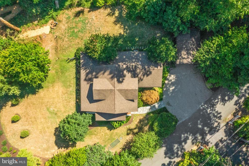2915 Edgewater Dr