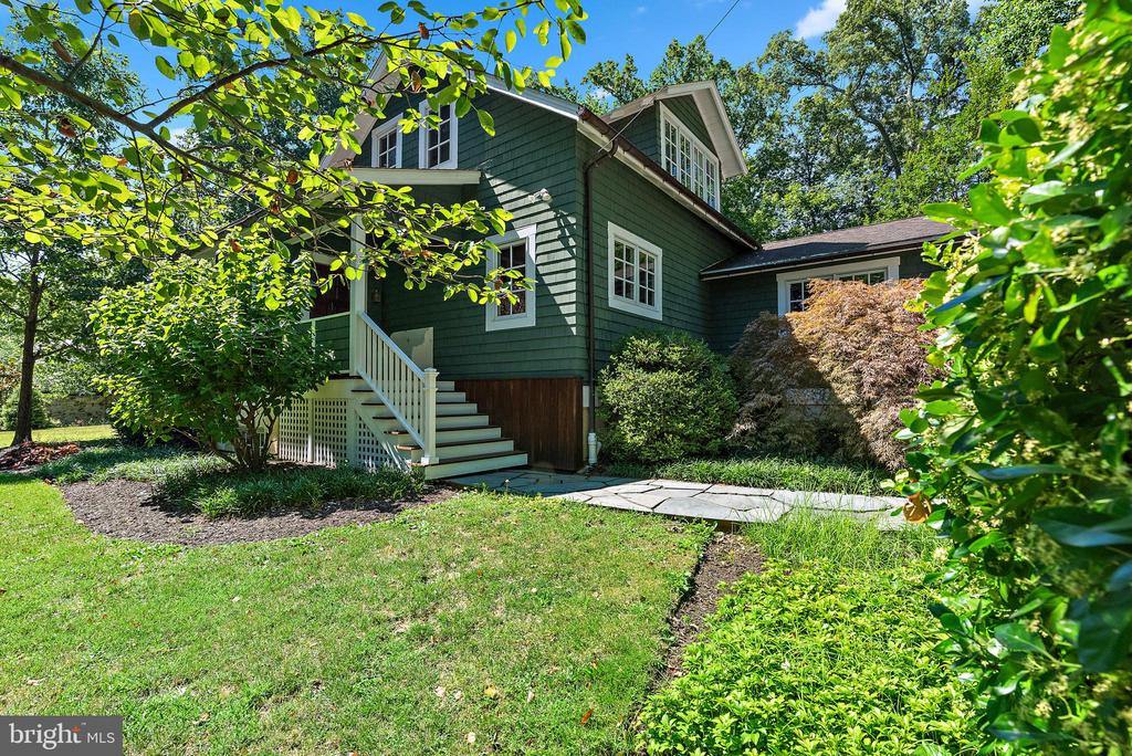2915 Edgewater Dr