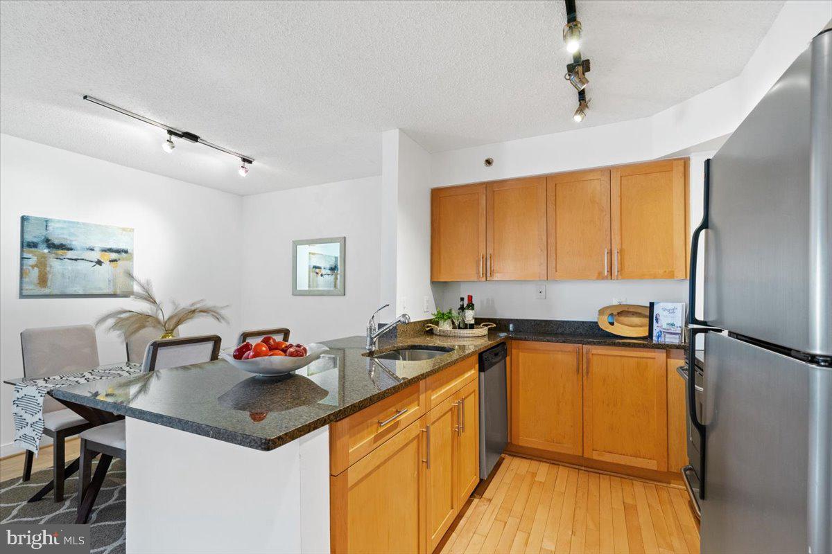 7500 Woodmont Ave #S817