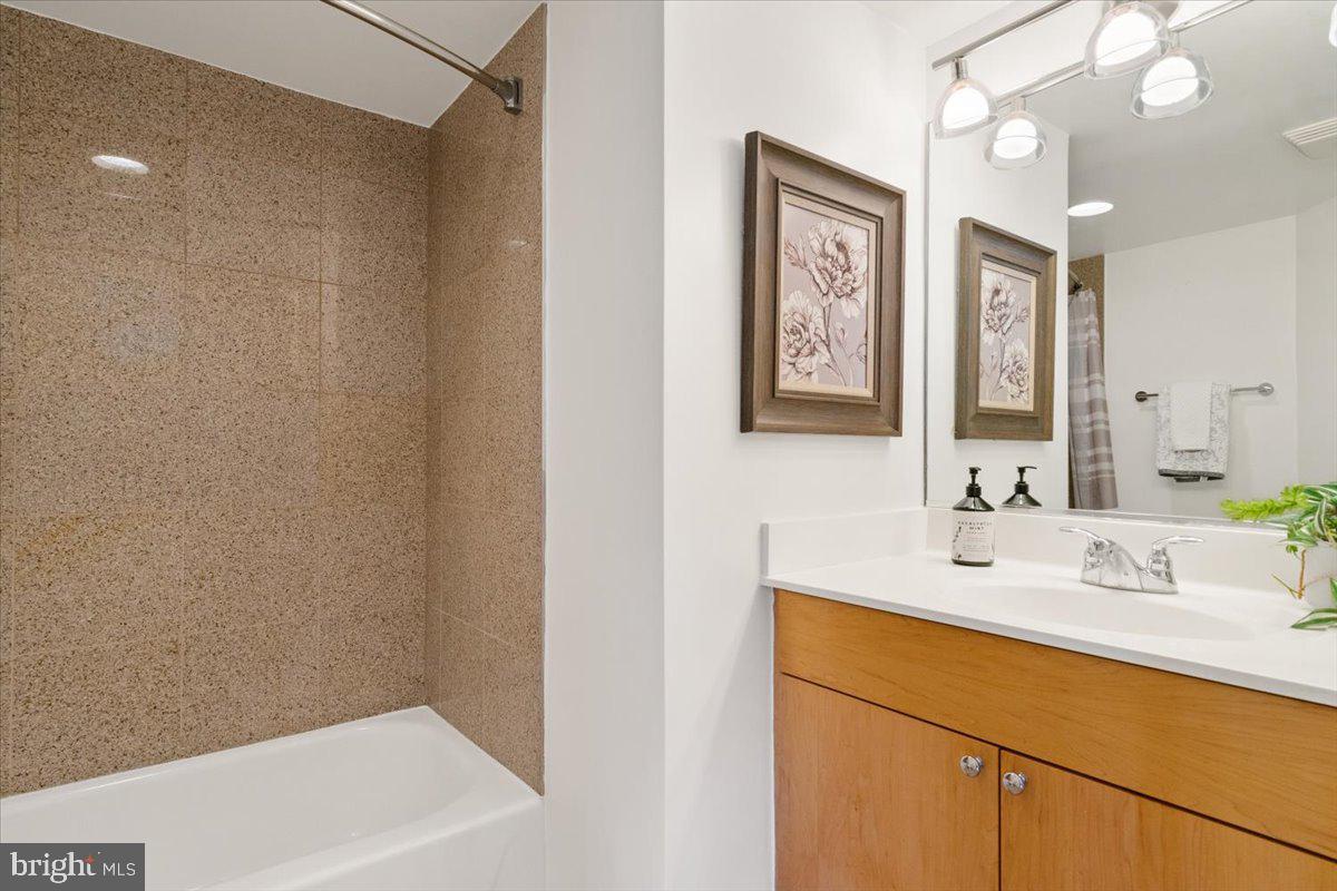 7500 Woodmont Ave #S817