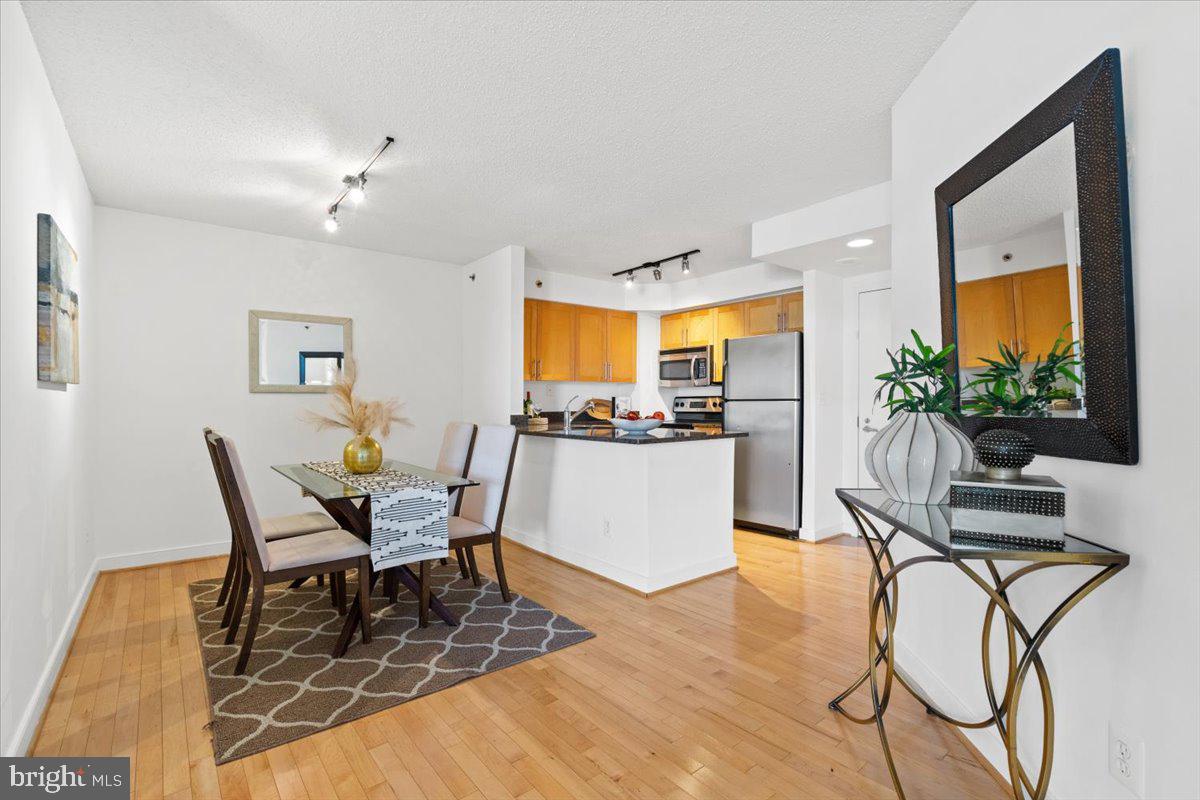 7500 Woodmont Ave #S817