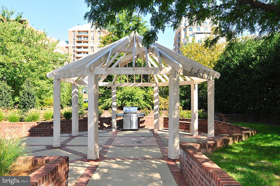 7500 Woodmont Ave #S918