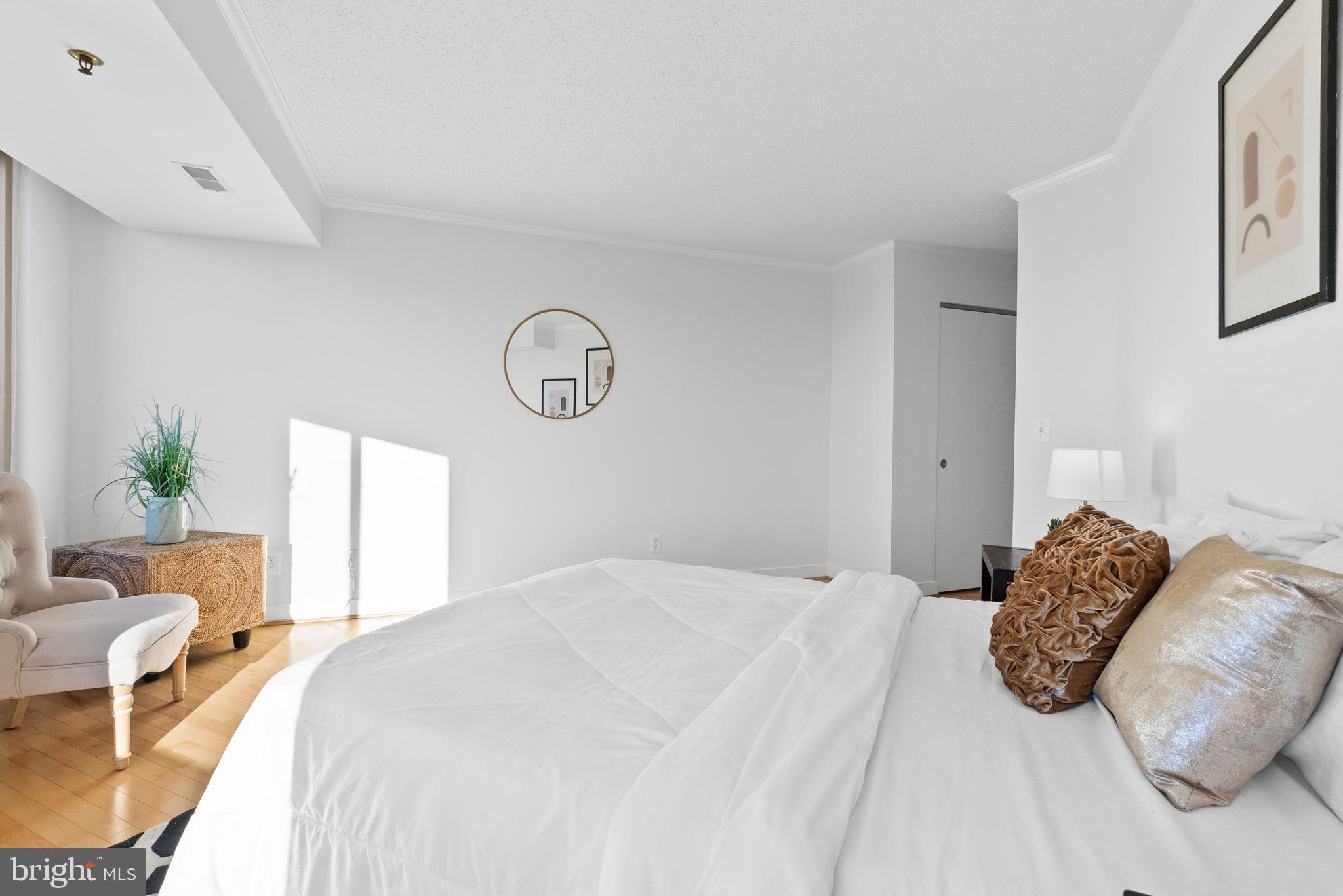 7500 Woodmont Ave #S918