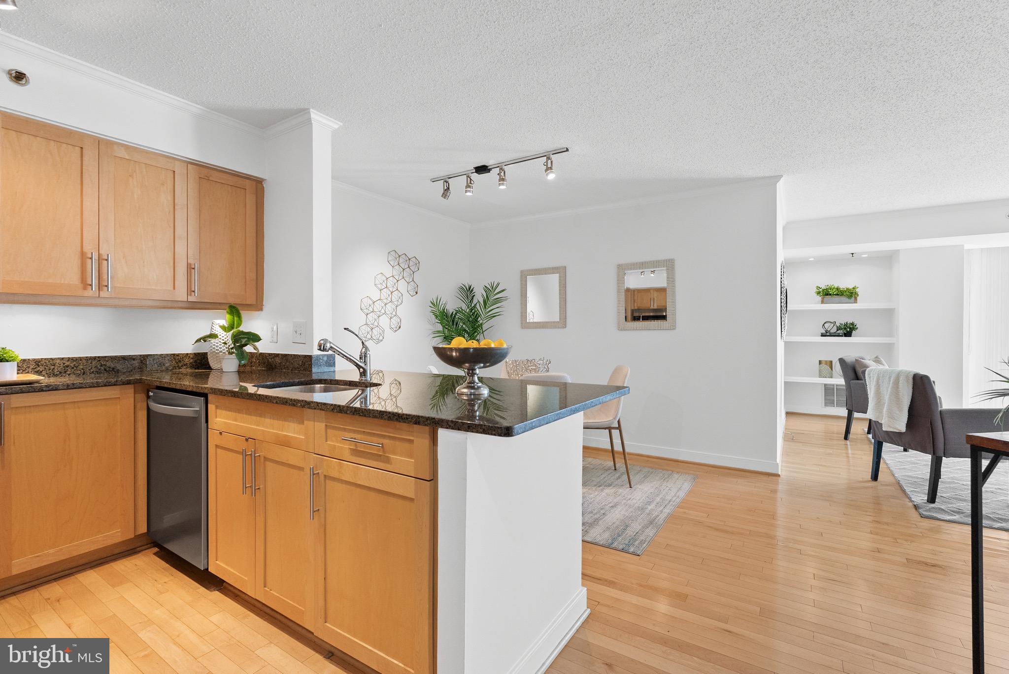 7500 Woodmont Ave #S918