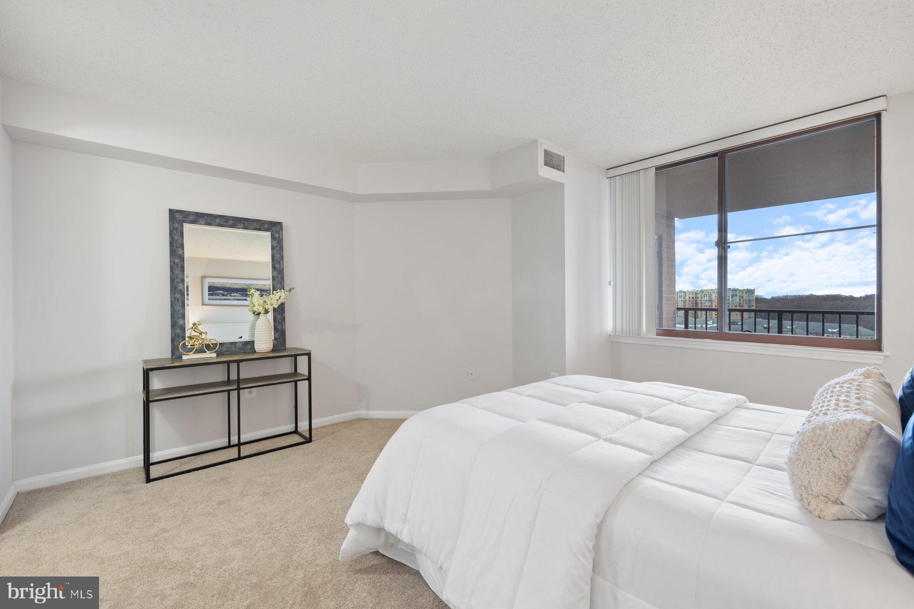 10101 Grosvenor Pl #1513