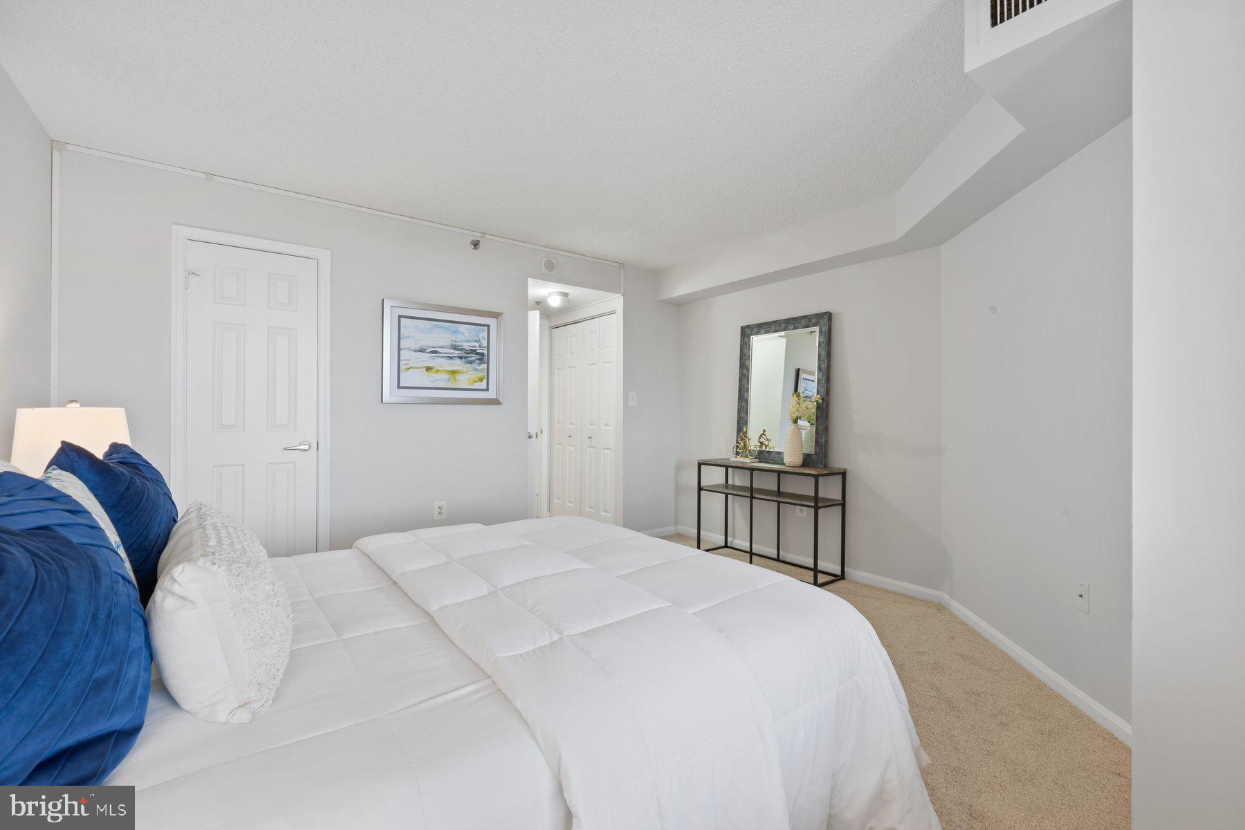 10101 Grosvenor Pl #1513