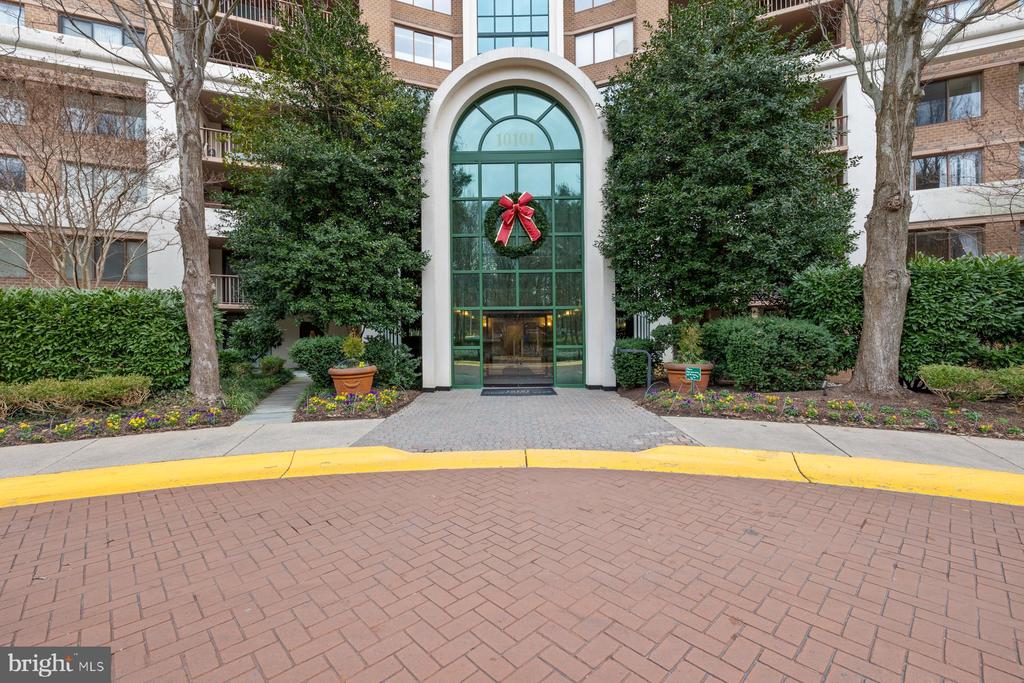 10101 Grosvenor Pl #1513