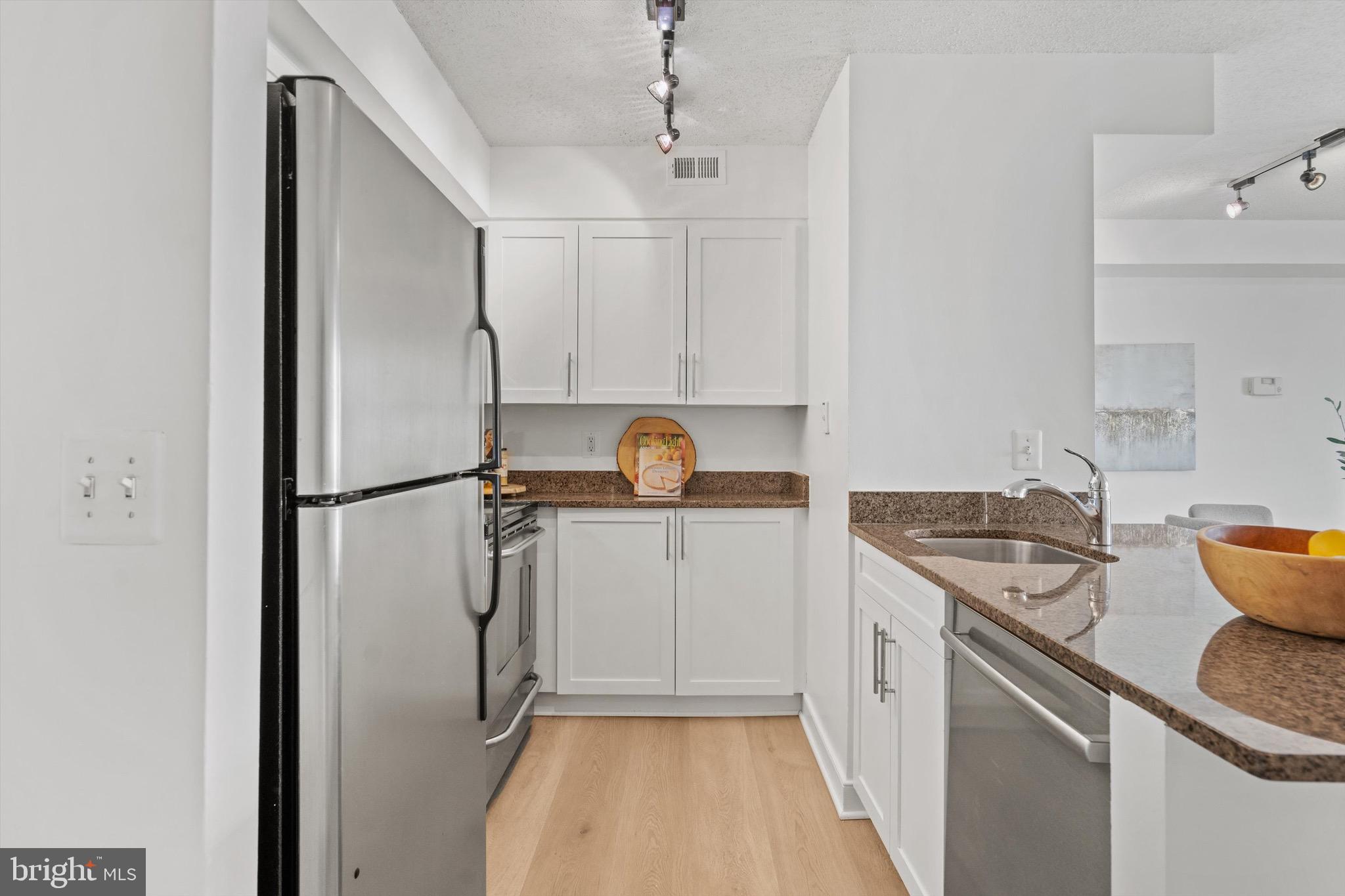 7500 Woodmont Ave #S816