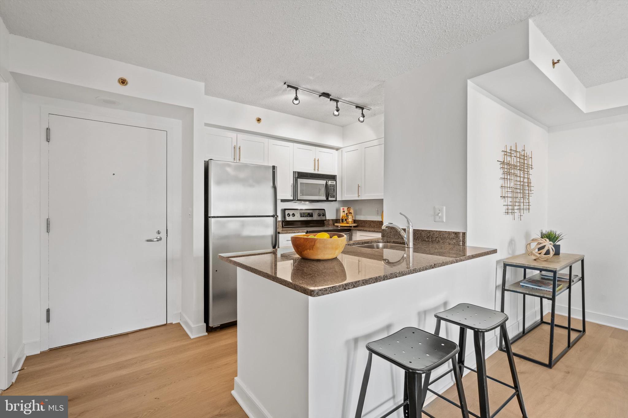 7500 Woodmont Ave #S816