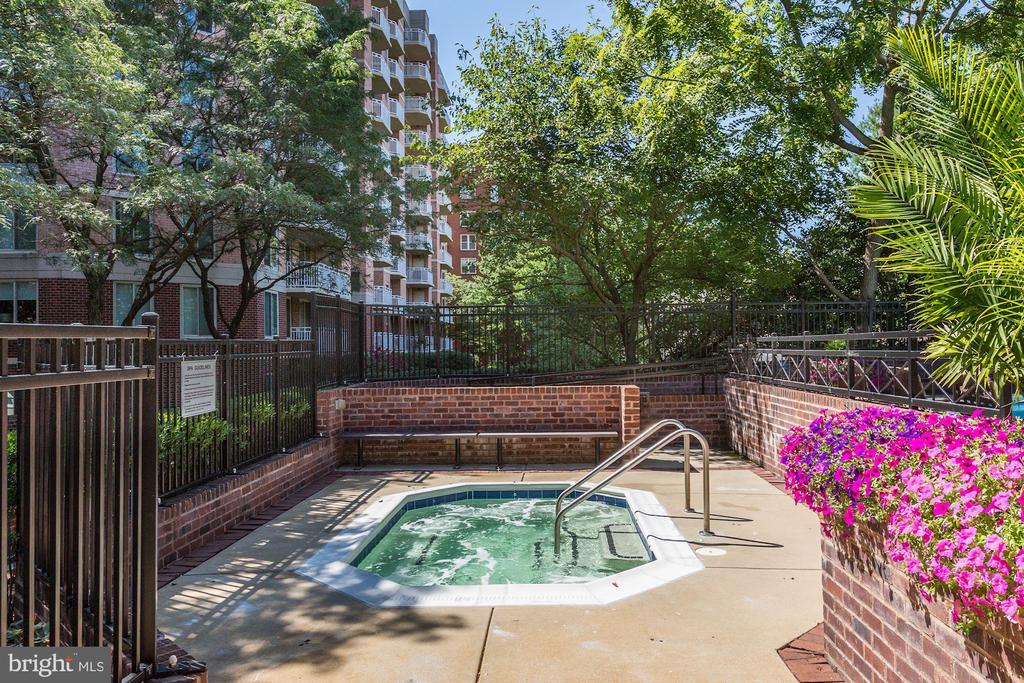 7500 Woodmont Ave #S816
