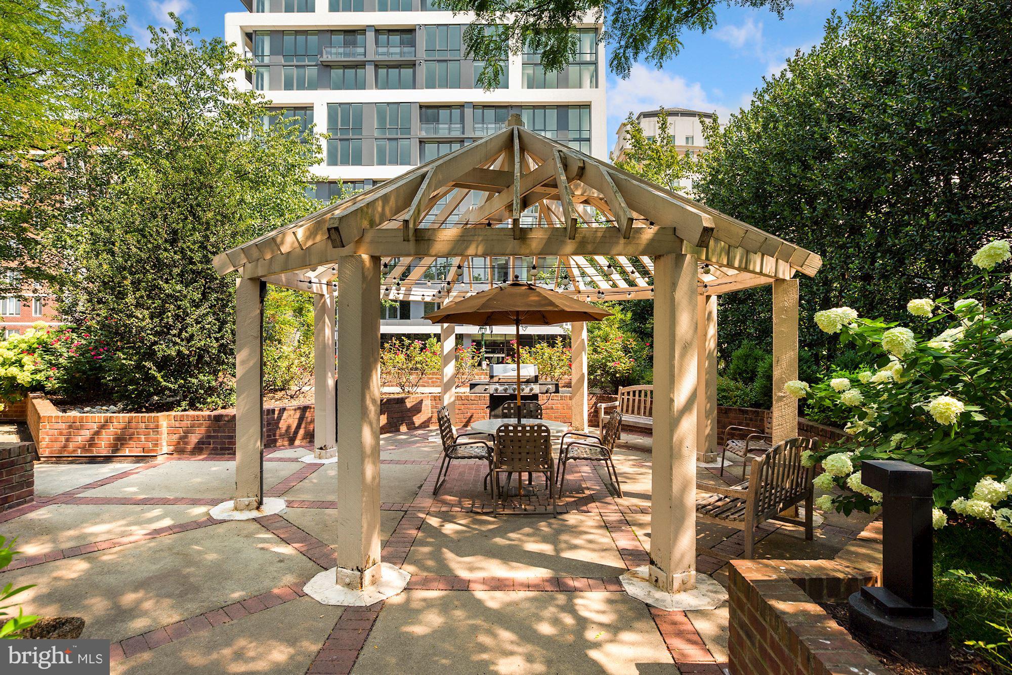 7500 Woodmont Ave #S816