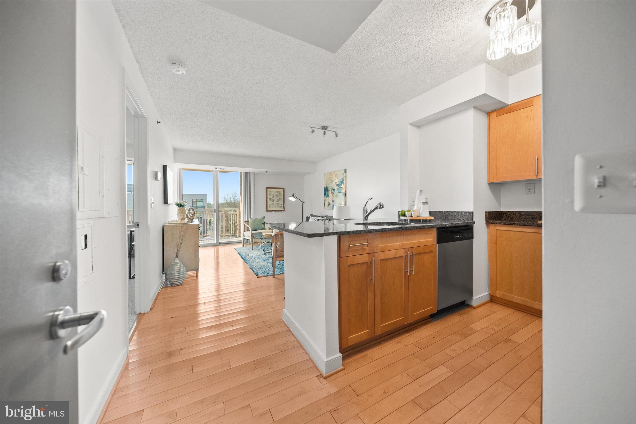 7500 Woodmont Ave #S820