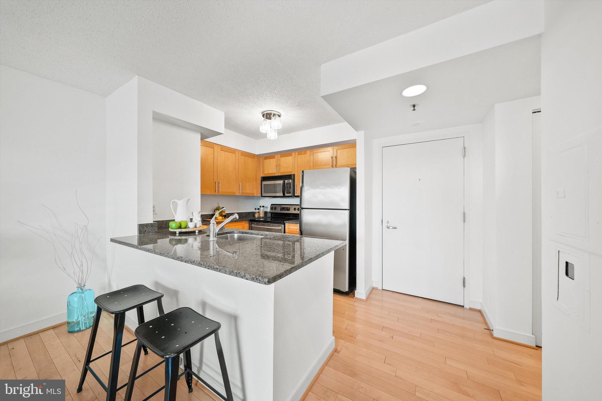 7500 Woodmont Ave #S820