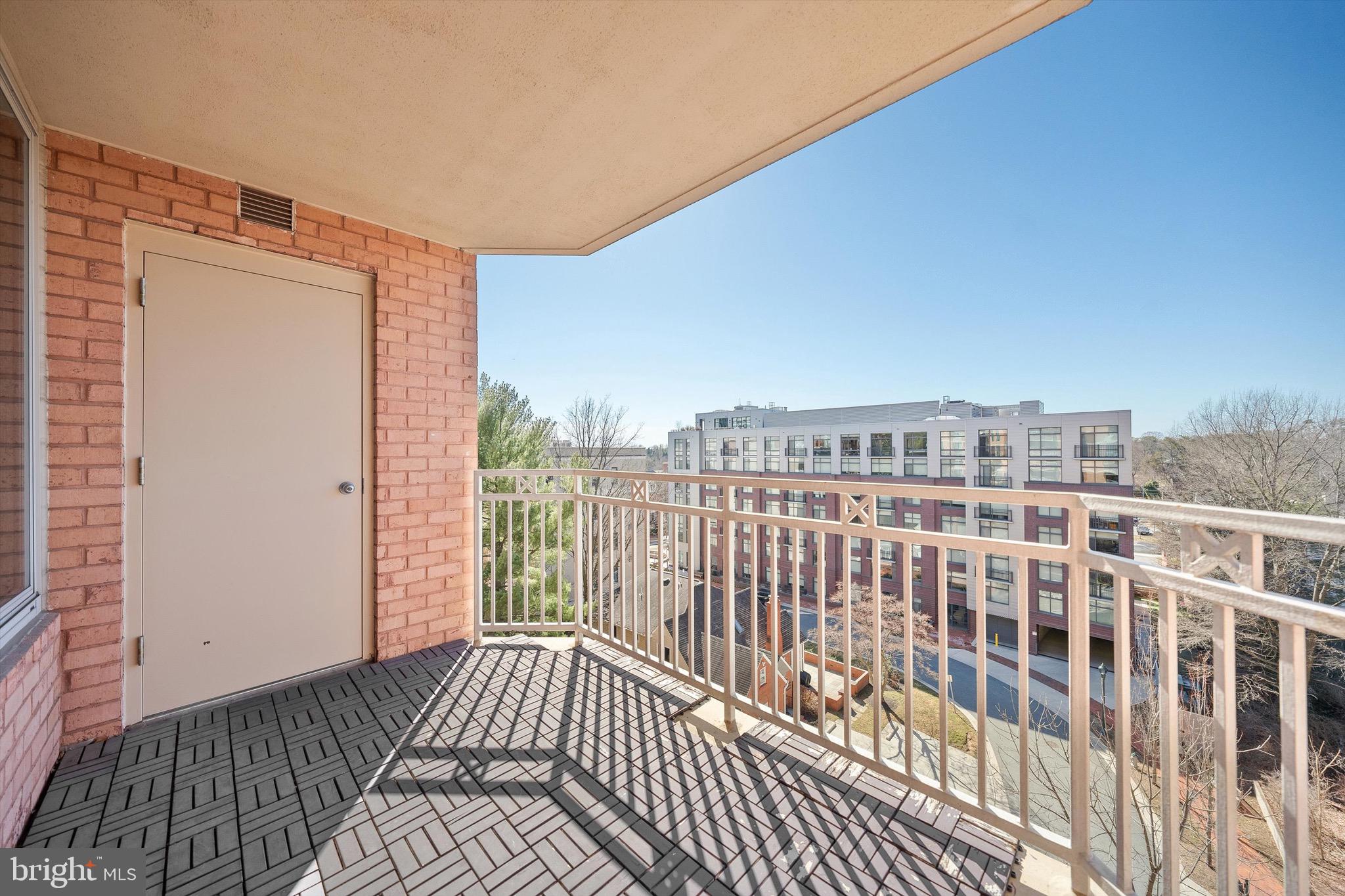 7500 Woodmont Ave #S820