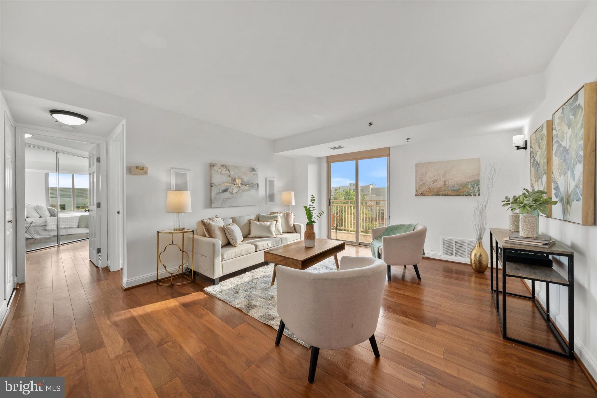 7500 Woodmont Ave #S922