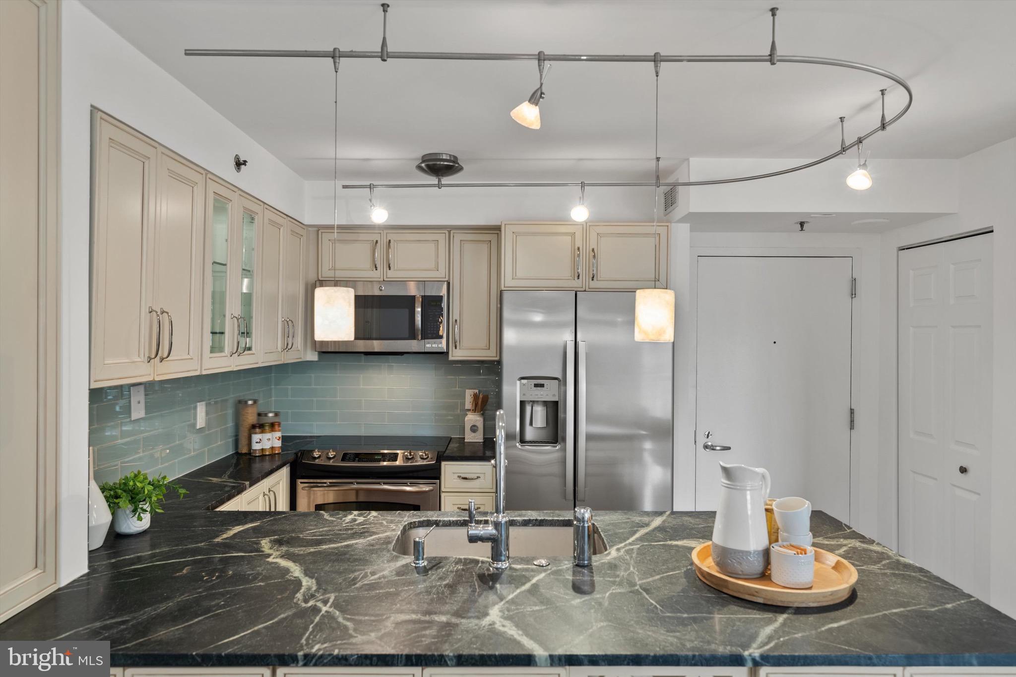 7500 Woodmont Ave #S922