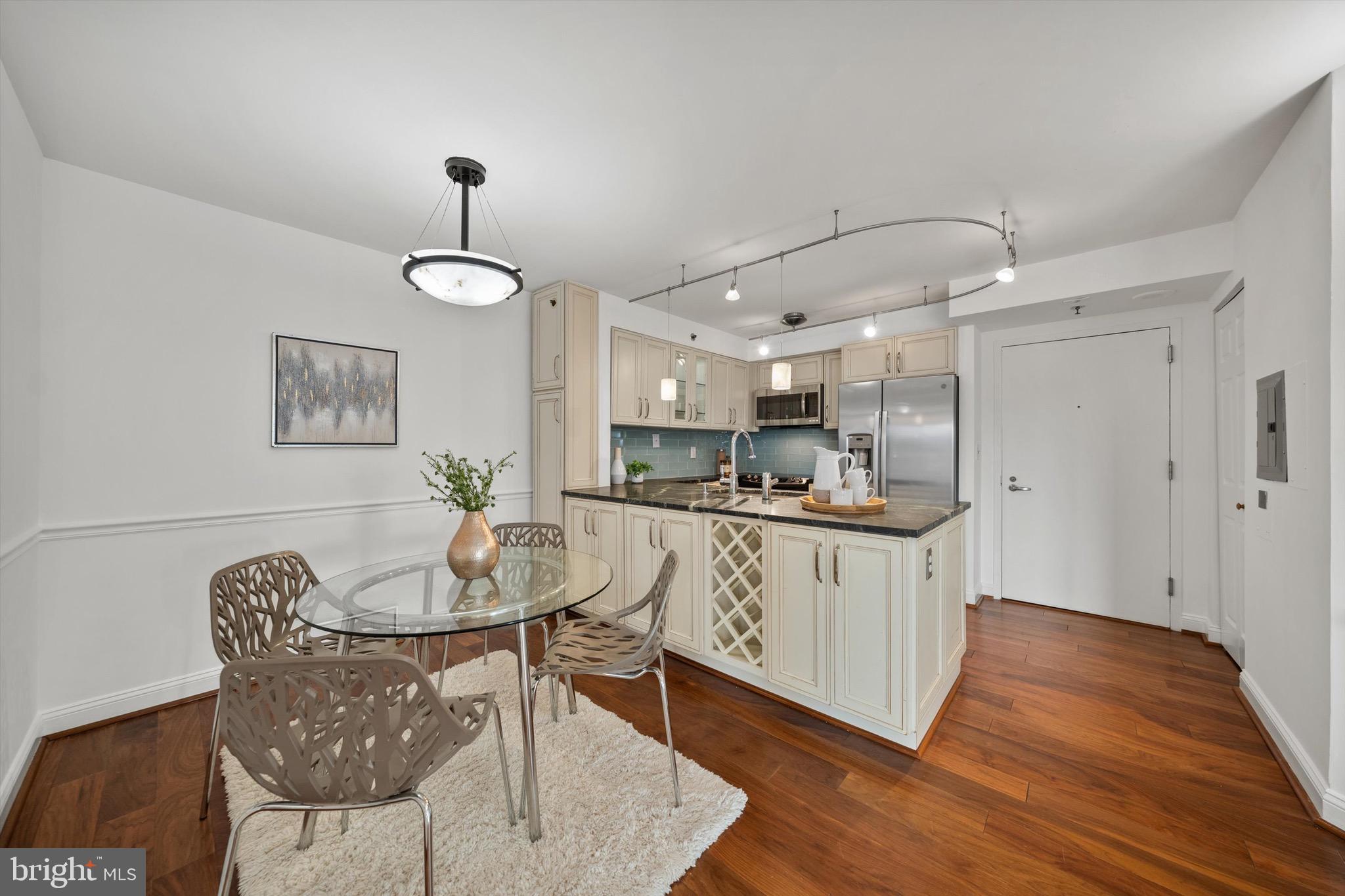 7500 Woodmont Ave #S922