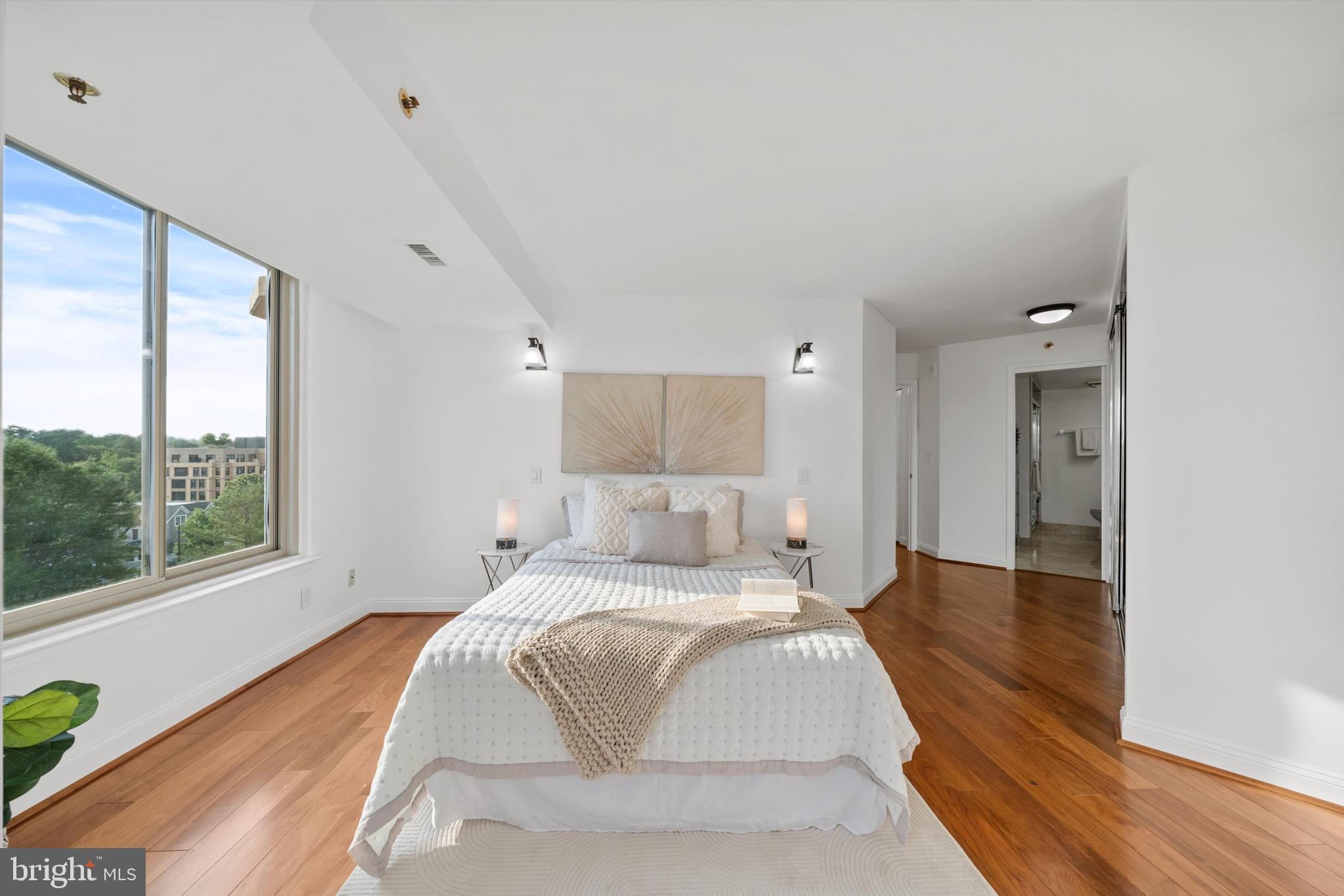 7500 Woodmont Ave #S922