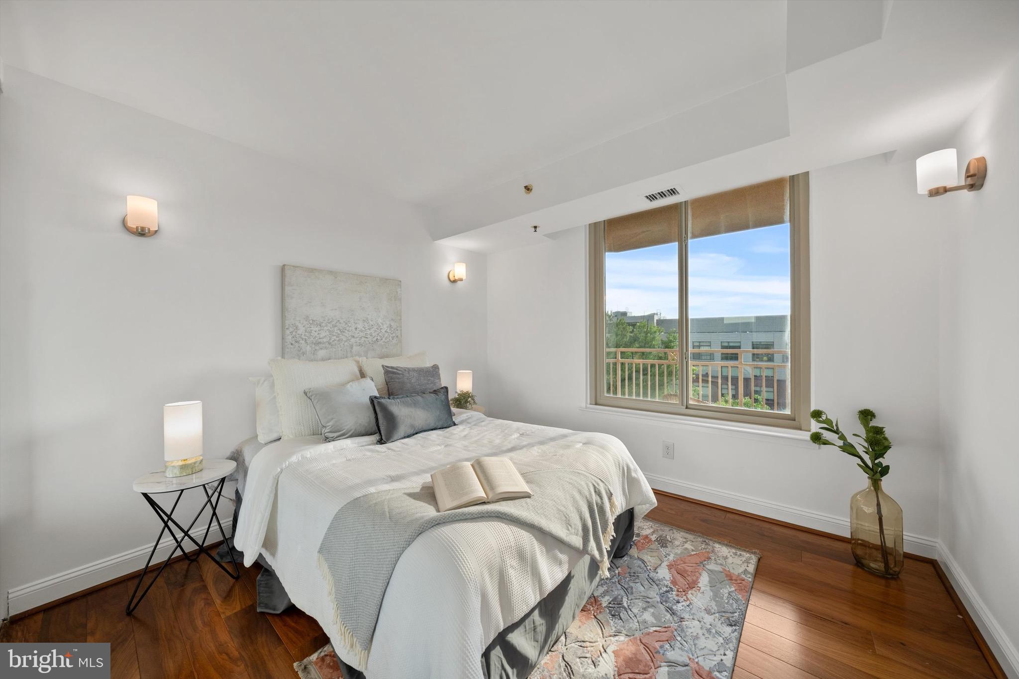 7500 Woodmont Ave #S922