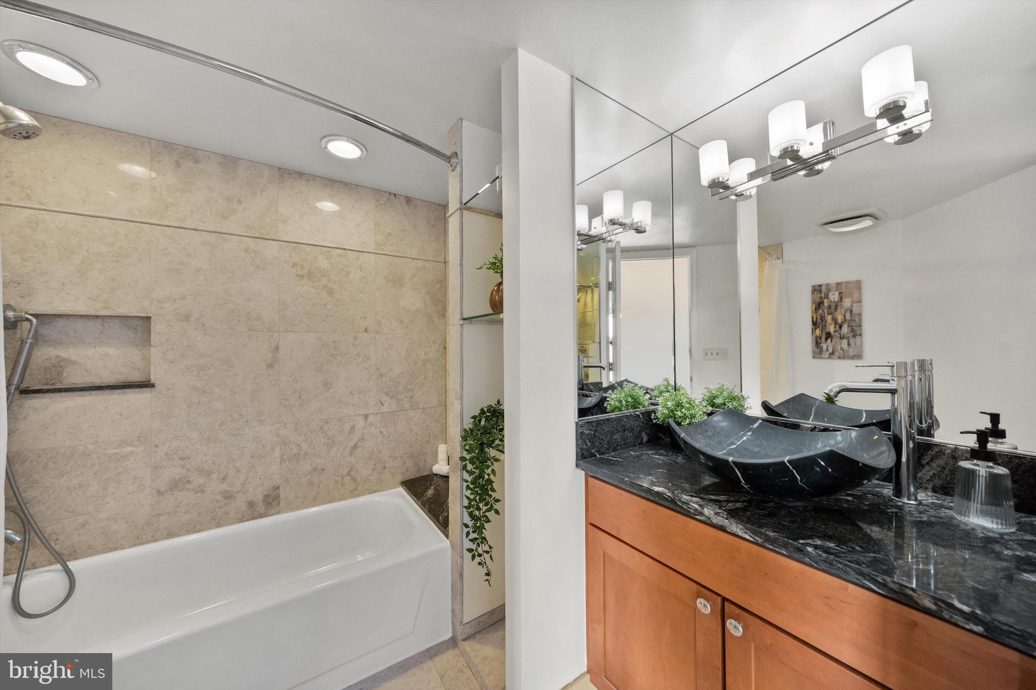 7500 Woodmont Ave #S922