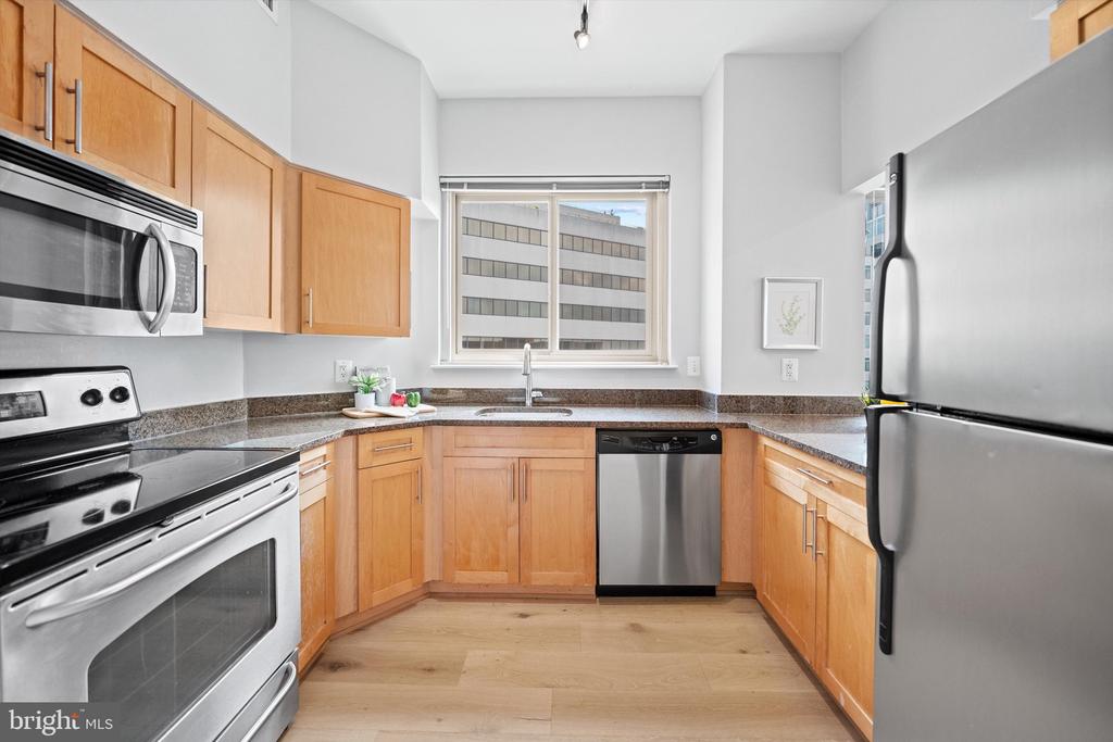 7500 Woodmont Ave #S1215