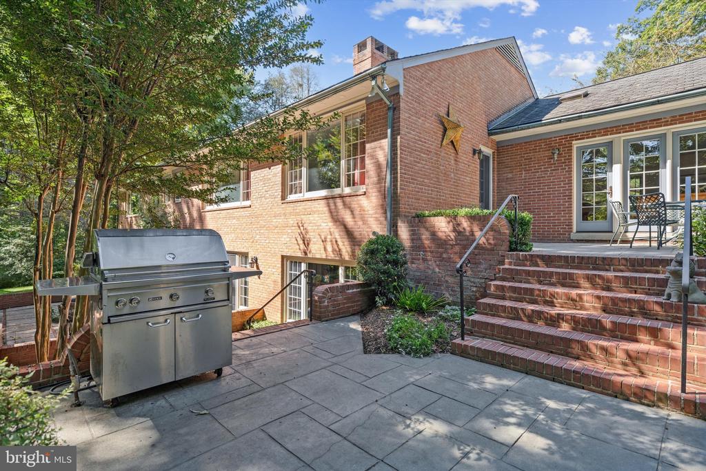 8601 FENWAY DRIVE