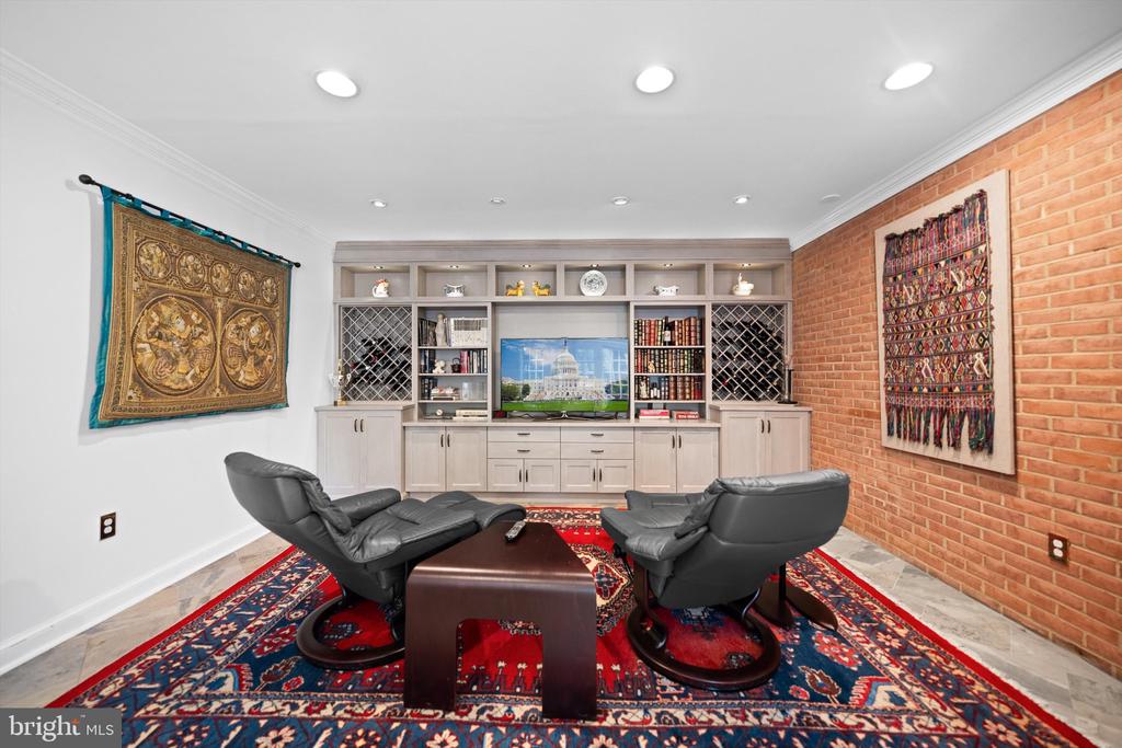 8601 FENWAY DRIVE