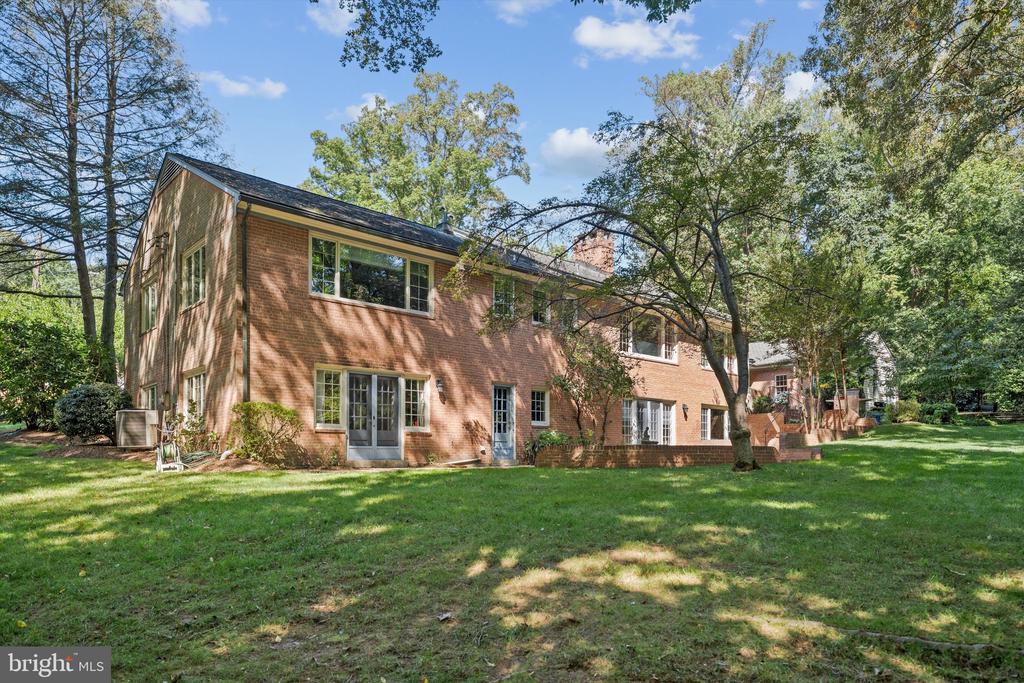 8601 FENWAY DRIVE