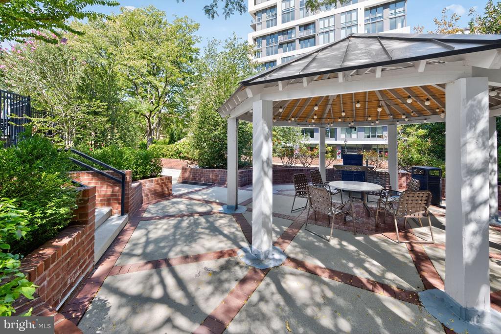 7500 WOODMONT AVENUE S901