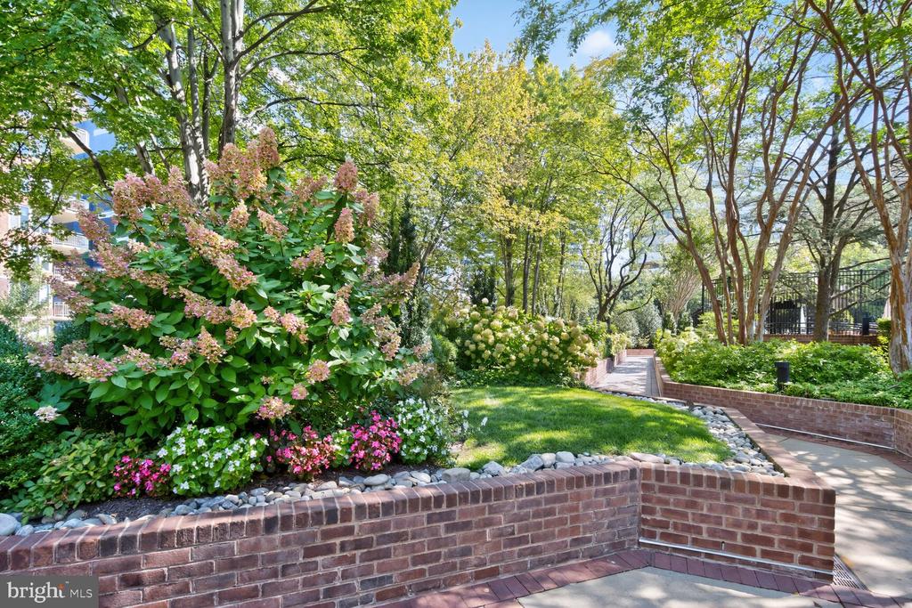 7500 WOODMONT AVENUE S901