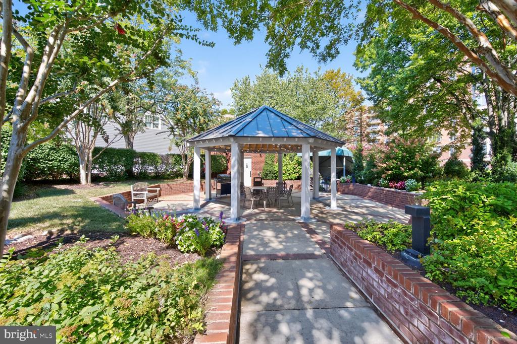 7500 WOODMONT AVENUE S901