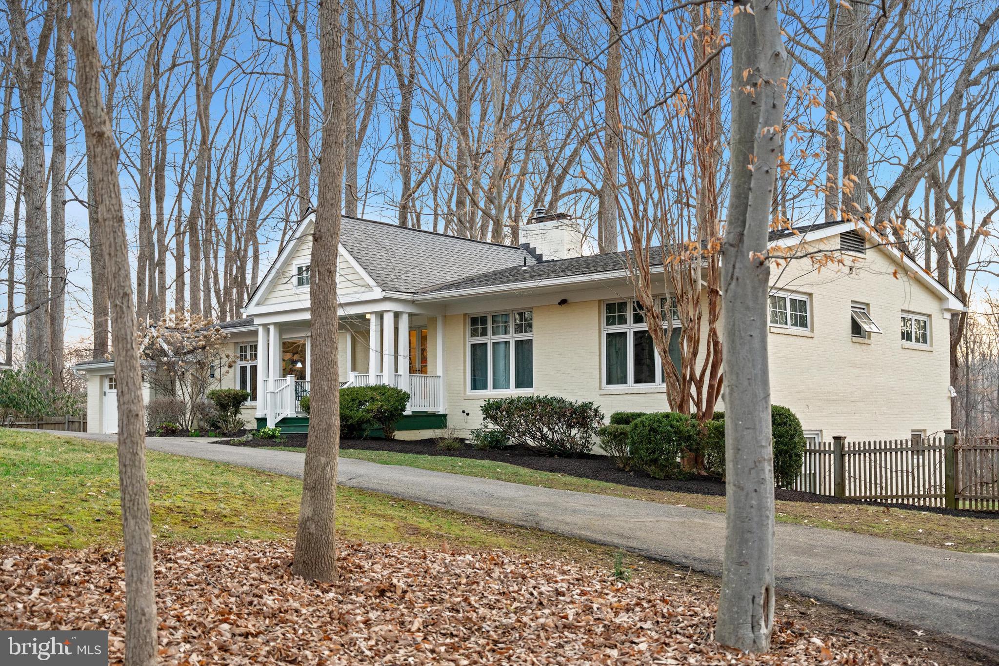 8505 HORSESHOE LANE