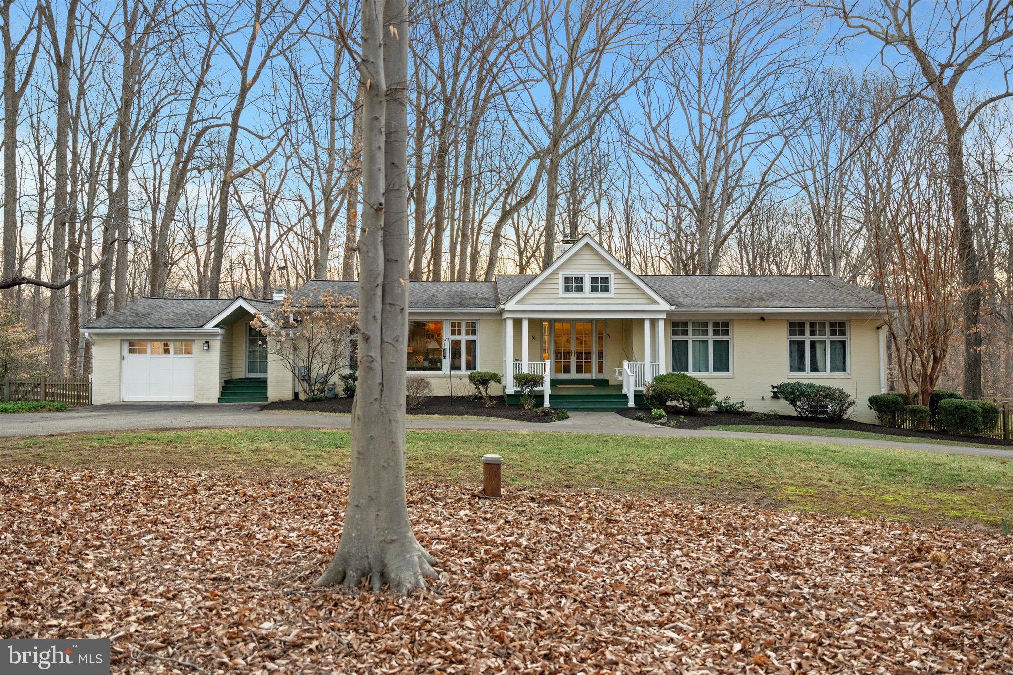 8505 HORSESHOE LANE