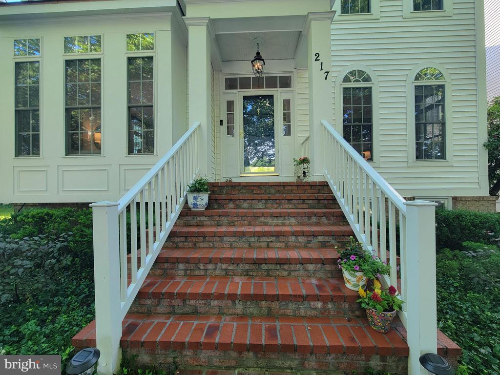 217 WATKINS CIRCLE