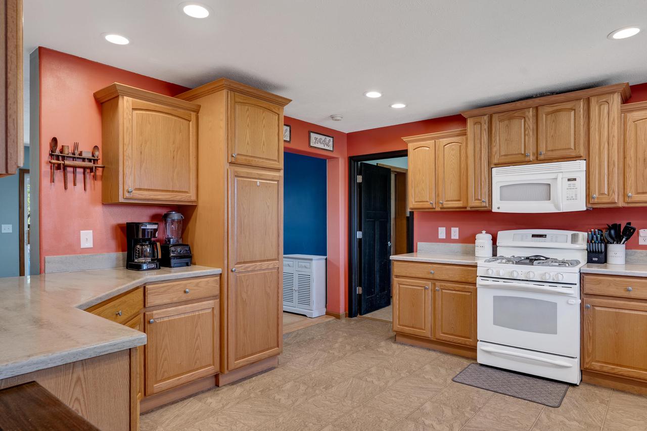 1061 Hanson PLACE SOUTH South