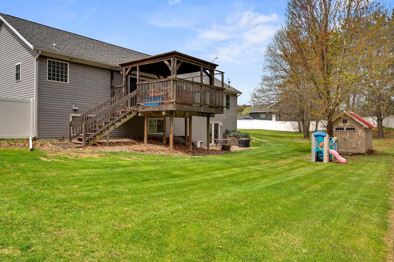 1061 Hanson PLACE SOUTH South